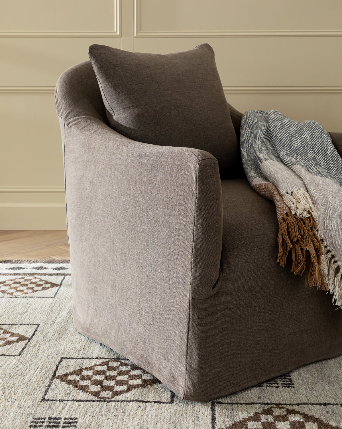 Trudeaux Slipcover Swivel Chair (Ready to Ship)