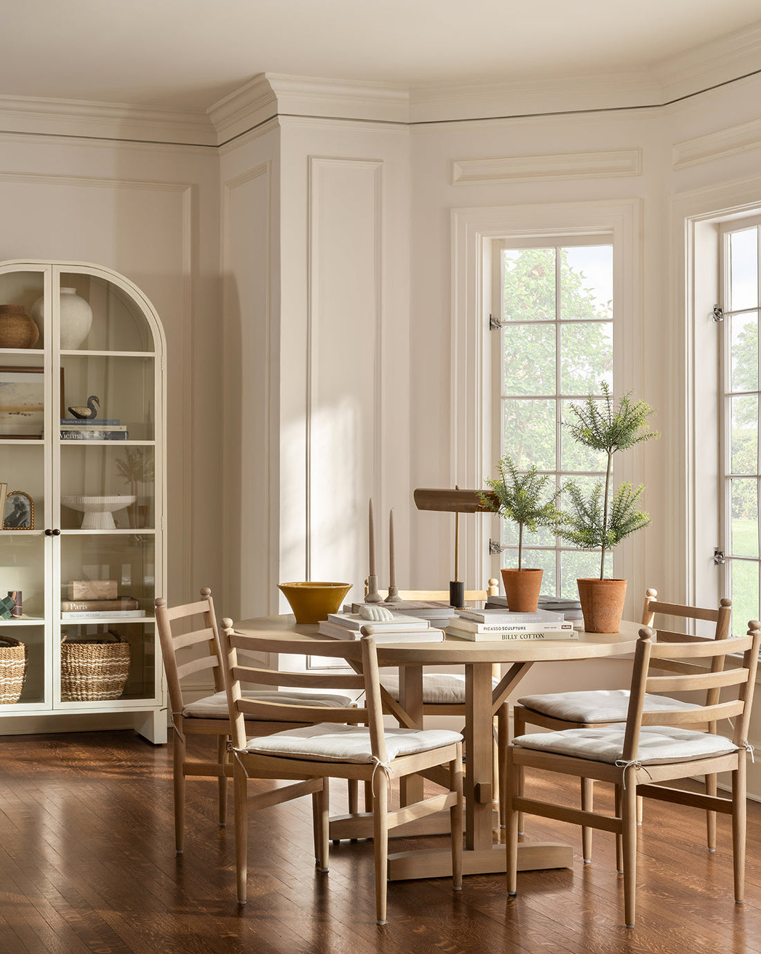Giselle Round Table